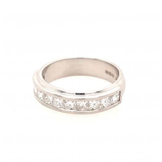 Pre Owned Platinum Diamond Band Ring ZX440